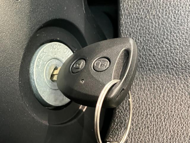 ハイゼットカーゴＤＸ　４ＷＤ　ＣＶＴ　コーナーセンサー　ドラレコ　キーレス衝突被害軽減ブレーキ　コーナーセンサー　前席パワーウインドウ　ＡＭ／ＦＭステレオ　ドラレコ　両側スライドドア　オートライト　マニュアルレベリング　キーレスエントリー　エコアイドル　パートタイム４ＷＤ（滋賀県）の中古車