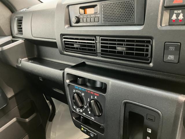 ハイゼットカーゴＤＸ　４ＷＤ　ＣＶＴ　コーナーセンサー　ドラレコ　キーレス衝突被害軽減ブレーキ　コーナーセンサー　前席パワーウインドウ　ＡＭ／ＦＭステレオ　ドラレコ　両側スライドドア　オートライト　マニュアルレベリング　キーレスエントリー　エコアイドル　パートタイム４ＷＤ（滋賀県）の中古車