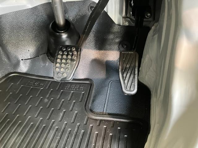 ハイゼットカーゴＤＸ　４ＷＤ　ＣＶＴ車　ドラレコ　キーレス　コーナーセンサー衝突被害軽減ブレーキ　スマアシ　パートタイム４ＷＤ　コーナーセンサー　前席パワーウインドウ　ＡＭ／ＦＭステレオ　ドラレコ　両側スライドドア　オートライト　マニュアルレベリング（滋賀県）の中古車