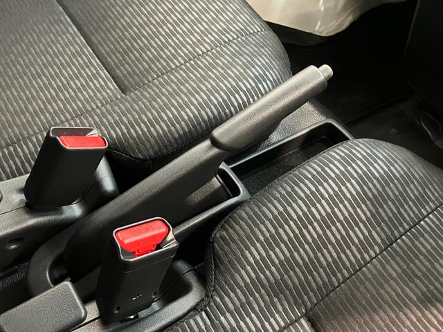 ハイゼットカーゴＤＸ　４ＷＤ　ＣＶＴ　コーナーセンサー　ＥＴＣ　キーレス衝突被害軽減ブレーキ　スマアシ　パートタイム４ＷＤ　コーナーセンサー　前席パワーウインドウ　ＡＭ／ＦＭステレオ　ＥＴＣ　両側スライドドア　オートライト　マニュアルレベリング（滋賀県）の中古車