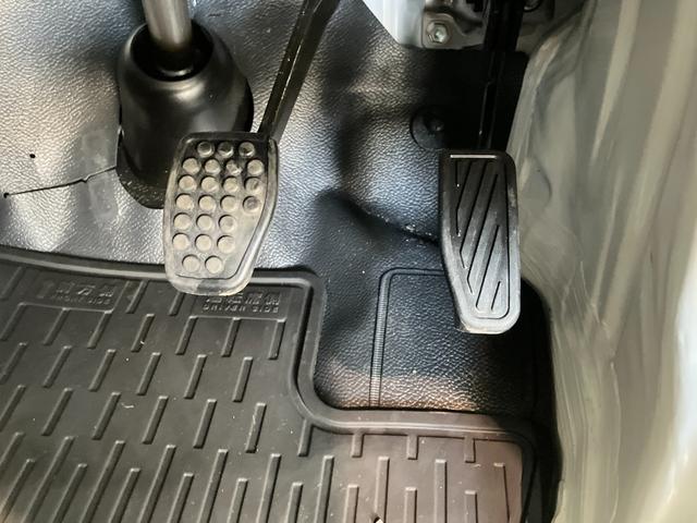 ハイゼットカーゴＤＸ　４ＷＤ　フルセグナビ　ドラレコ　ＬＥＤ　キーレス衝突被害軽減ブレーキ　スマアシ　コーナーセンサー　キーレス　前席パワーウインドウ　フルセグナビ　ＤＶＤ再生　Ｂｌｕｅｔｏｏｔｈ　ＵＳＢ　ドラレコ　ＥＴＣ　ＬＥＤ　オートライト　パートタイム４ＷＤ（滋賀県）の中古車