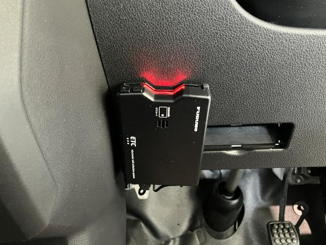 ハイゼットカーゴＤＸ　４ＷＤ　ＣＶＴ車　フルセグナビ　ドラレコ　キーレス衝突被害軽減ブレーキ　コーナーセンサー　フルセグナビ　ＤＶＤ再生　Ｂｌｕｅｔｏｏｔｈ　ドラレコ　ＥＴＣ　オートライト　キーレスエントリー　前席パワーウインドウ　エコアイドル　パートタイム４ＷＤ（滋賀県）の中古車