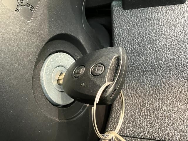 ハイゼットカーゴＤＸ　４ＷＤ　ＣＶＴ車　フルセグナビ　ドラレコ　キーレス衝突被害軽減ブレーキ　コーナーセンサー　フルセグナビ　ＤＶＤ再生　Ｂｌｕｅｔｏｏｔｈ　ドラレコ　ＥＴＣ　オートライト　キーレスエントリー　前席パワーウインドウ　エコアイドル　パートタイム４ＷＤ（滋賀県）の中古車