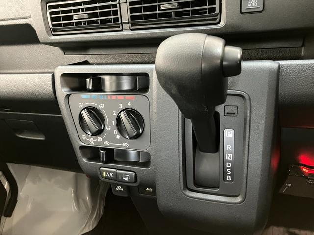 ハイゼットカーゴＤＸ　４ＷＤ　ＣＶＴ車　フルセグナビ　ドラレコ　キーレス衝突被害軽減ブレーキ　コーナーセンサー　フルセグナビ　ＤＶＤ再生　Ｂｌｕｅｔｏｏｔｈ　ドラレコ　ＥＴＣ　オートライト　キーレスエントリー　前席パワーウインドウ　エコアイドル　パートタイム４ＷＤ（滋賀県）の中古車