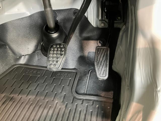 ハイゼットカーゴＤＸ　４ＷＤ　ＣＶＴ車　フルセグナビ　ドラレコ　キーレス衝突被害軽減ブレーキ　コーナーセンサー　フルセグナビ　ＤＶＤ再生　Ｂｌｕｅｔｏｏｔｈ　ドラレコ　ＥＴＣ　オートライト　キーレスエントリー　前席パワーウインドウ　エコアイドル　パートタイム４ＷＤ（滋賀県）の中古車