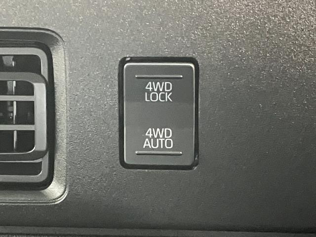 ハイゼットカーゴＤＸ　４ＷＤ　ＣＶＴ車　コーナーセンサー　キーレス　前席ＰＷ衝突被害軽減ブレーキ　スマアシ　パートタイム４ＷＤ　コーナーセンサー　前席パワーウインドウ　ＡＭ／ＦＭラジオ　両側スライドドア　オートライト　マニュアルレベリング　キーレスエントリー（滋賀県）の中古車