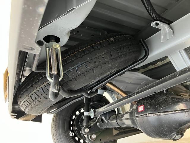 ハイゼットカーゴＤＸ　４ＷＤ　ＣＶＴ車　コーナーセンサー　キーレス　前席ＰＷ衝突被害軽減ブレーキ　スマアシ　パートタイム４ＷＤ　コーナーセンサー　前席パワーウインドウ　ＡＭ／ＦＭラジオ　両側スライドドア　オートライト　マニュアルレベリング　キーレスエントリー（滋賀県）の中古車