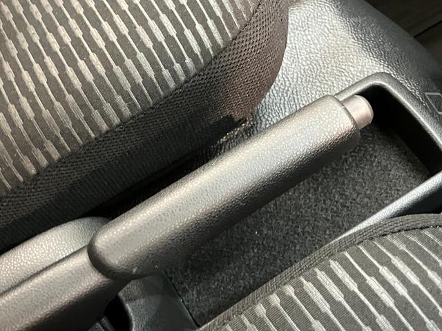 ハイゼットカーゴＤＸ　４ＷＤ　ＣＶＴ車　コーナーセンサー　キーレス　前席ＰＷ衝突被害軽減ブレーキ　スマアシ　パートタイム４ＷＤ　コーナーセンサー　前席パワーウインドウ　ＡＭ／ＦＭラジオ　両側スライドドア　オートライト　マニュアルレベリング　キーレスエントリー（滋賀県）の中古車