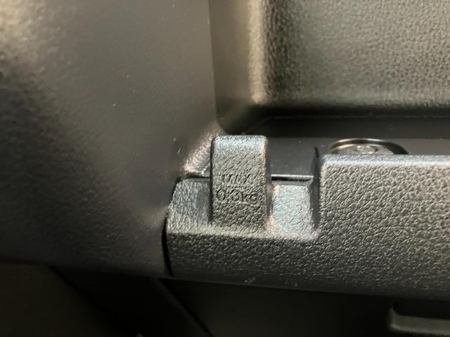 ハイゼットカーゴＤＸ　４ＷＤ　ＣＶＴ車　コーナーセンサー　キーレス　前席ＰＷ衝突被害軽減ブレーキ　スマアシ　パートタイム４ＷＤ　コーナーセンサー　前席パワーウインドウ　ＡＭ／ＦＭラジオ　両側スライドドア　オートライト　マニュアルレベリング　キーレスエントリー（滋賀県）の中古車