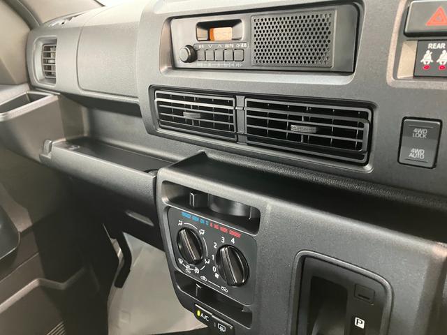ハイゼットカーゴＤＸ　４ＷＤ　ＣＶＴ車　コーナーセンサー　キーレス　前席ＰＷ衝突被害軽減ブレーキ　スマアシ　パートタイム４ＷＤ　コーナーセンサー　前席パワーウインドウ　ＡＭ／ＦＭラジオ　両側スライドドア　オートライト　マニュアルレベリング　キーレスエントリー（滋賀県）の中古車