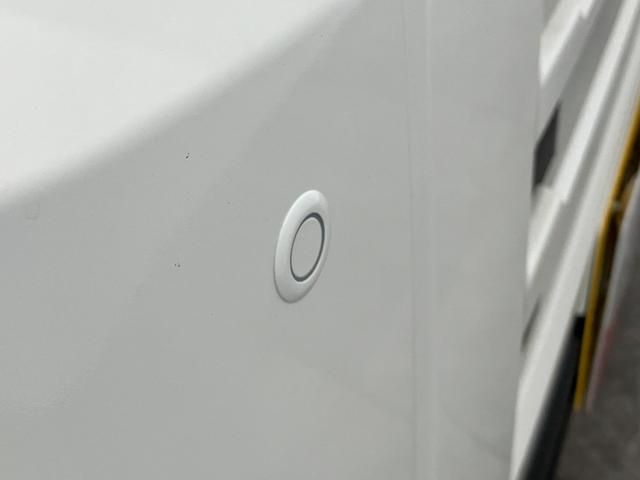 ハイゼットカーゴＤＸ　４ＷＤ　コーナーセンサー　ドラレコ　キーレスエントリー衝突被害軽減ブレーキ　スマアシ　パートタイム４ＷＤ　コーナーセンサー　前席パワーウインドウ　ＡＭ／ＦＭステレオ　ドラレコ　両側スライドドア　オートライト　マニュアルレベリング（滋賀県）の中古車