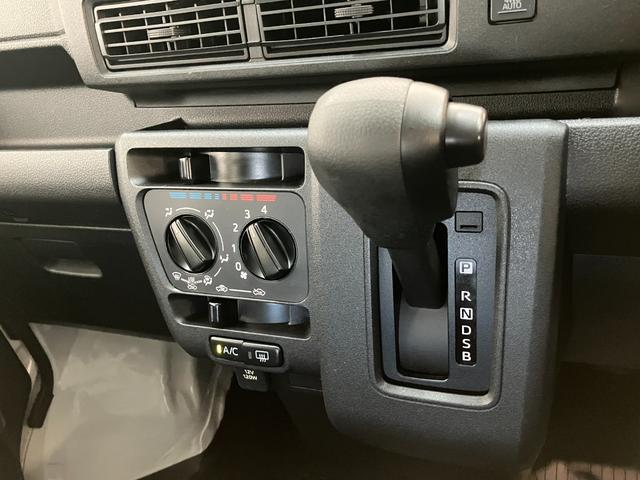 ハイゼットカーゴＤＸ　４ＷＤ　コーナーセンサー　ドラレコ　キーレスエントリー衝突被害軽減ブレーキ　スマアシ　パートタイム４ＷＤ　コーナーセンサー　前席パワーウインドウ　ＡＭ／ＦＭステレオ　ドラレコ　両側スライドドア　オートライト　マニュアルレベリング（滋賀県）の中古車