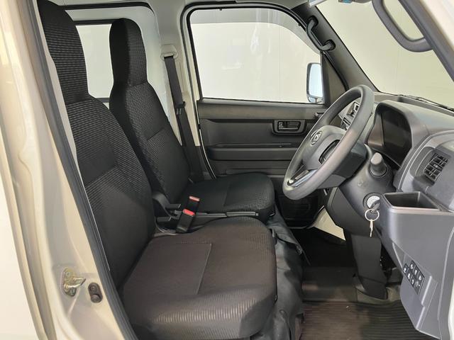 ハイゼットカーゴＤＸ　４ＷＤ　ＣＶＴ車　キーレス　ドラレコ　前席Ｐ／Ｗ衝突被害軽減ブレーキ　スマアシ　パートタイム４ＷＤ　コーナーセンサー　前席パワーウインドウ　ＡＭ／ＦＭステレオ　ドラレコ　両側スライドドア　オートライト　マニュアルレベリング（滋賀県）の中古車