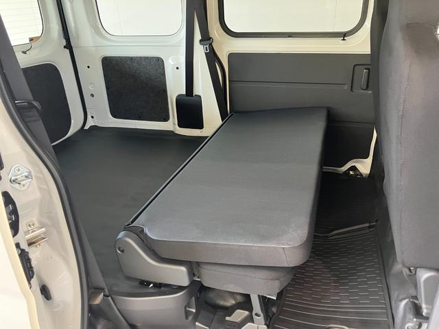 ハイゼットカーゴＤＸ　４ＷＤ　ＣＶＴ車　キーレス　ドラレコ　前席Ｐ／Ｗ衝突被害軽減ブレーキ　スマアシ　パートタイム４ＷＤ　コーナーセンサー　前席パワーウインドウ　ＡＭ／ＦＭステレオ　ドラレコ　両側スライドドア　オートライト　マニュアルレベリング（滋賀県）の中古車