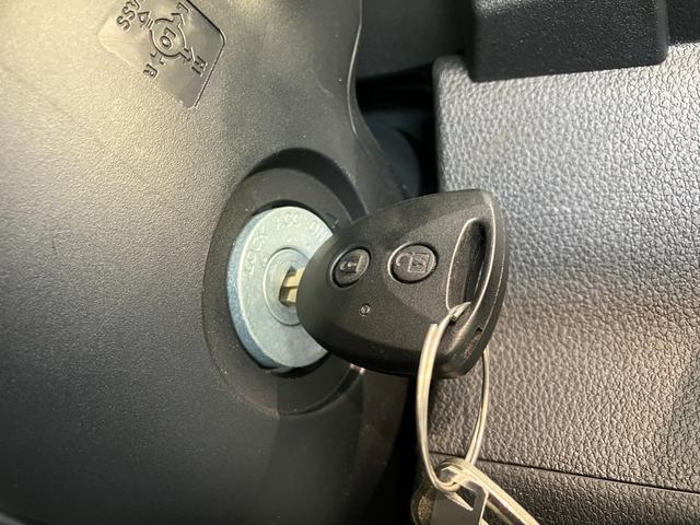 ハイゼットカーゴＤＸ　４ＷＤ　ＣＶＴ車　キーレス　ドラレコ　前席Ｐ／Ｗ衝突被害軽減ブレーキ　スマアシ　パートタイム４ＷＤ　コーナーセンサー　前席パワーウインドウ　ＡＭ／ＦＭステレオ　ドラレコ　両側スライドドア　オートライト　マニュアルレベリング（滋賀県）の中古車