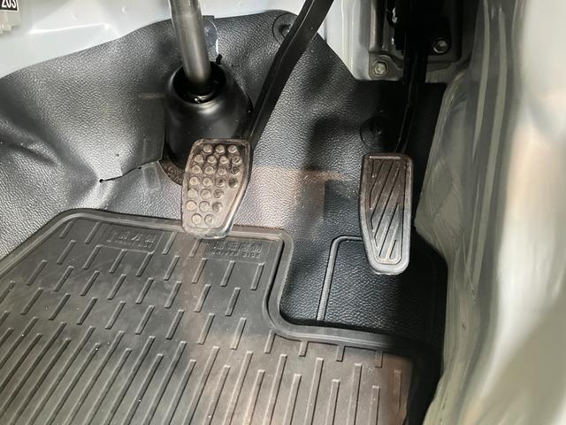 ハイゼットカーゴＤＸ　４ＷＤ　ＣＶＴ車　キーレス　ドラレコ　前席Ｐ／Ｗ衝突被害軽減ブレーキ　スマアシ　パートタイム４ＷＤ　コーナーセンサー　前席パワーウインドウ　ＡＭ／ＦＭステレオ　ドラレコ　両側スライドドア　オートライト　マニュアルレベリング（滋賀県）の中古車