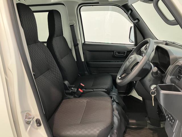 ハイゼットカーゴＤＸ　４ＷＤ　コーナーセンサー　オートライト　キーレス衝突被害軽減ブレーキ　スマアシ　パートタイム４ＷＤ　コーナーセンサー　前席パワーウインドウ　ＡＭ／ＦＭステレオ　両側スライドドア　オートライト　マニュアルレベリング（滋賀県）の中古車