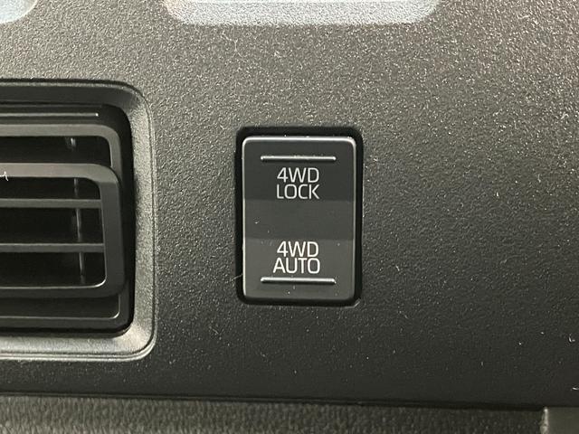 ハイゼットカーゴＤＸ　４ＷＤ　コーナーセンサー　オートライト　キーレス衝突被害軽減ブレーキ　スマアシ　パートタイム４ＷＤ　コーナーセンサー　前席パワーウインドウ　ＡＭ／ＦＭステレオ　両側スライドドア　オートライト　マニュアルレベリング（滋賀県）の中古車