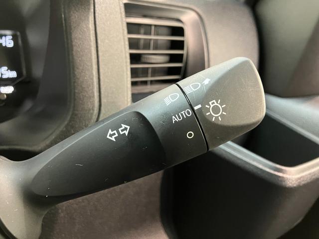 ハイゼットカーゴＤＸ　４ＷＤ　コーナーセンサー　オートライト　キーレス衝突被害軽減ブレーキ　スマアシ　パートタイム４ＷＤ　コーナーセンサー　前席パワーウインドウ　ＡＭ／ＦＭステレオ　両側スライドドア　オートライト　マニュアルレベリング（滋賀県）の中古車