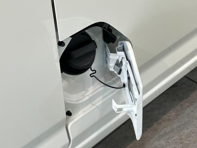 ハイゼットカーゴＤＸ　４ＷＤ　コーナーセンサー　オートライト　キーレス衝突被害軽減ブレーキ　スマアシ　パートタイム４ＷＤ　コーナーセンサー　前席パワーウインドウ　ＡＭ／ＦＭステレオ　両側スライドドア　オートライト　マニュアルレベリング（滋賀県）の中古車