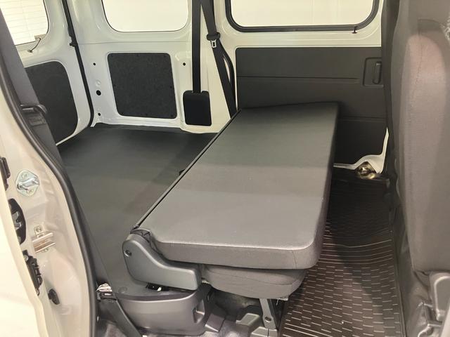 ハイゼットカーゴＤＸ　４ＷＤ　コーナーセンサー　オートライト　キーレス衝突被害軽減ブレーキ　スマアシ　パートタイム４ＷＤ　コーナーセンサー　前席パワーウインドウ　ＡＭ／ＦＭステレオ　両側スライドドア　オートライト　マニュアルレベリング（滋賀県）の中古車