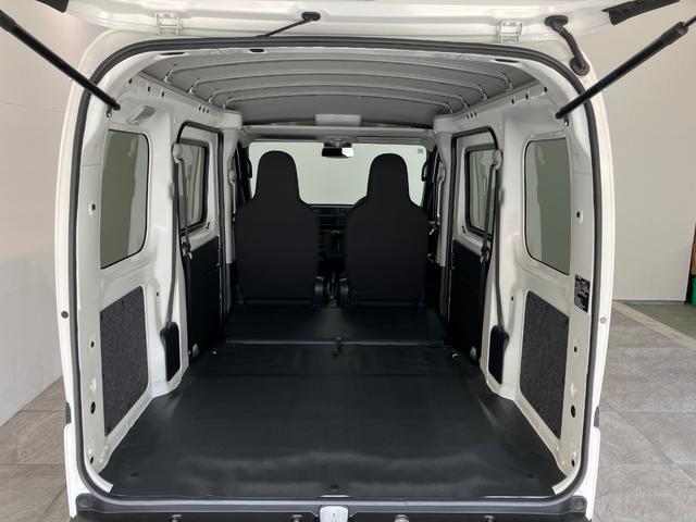 ハイゼットカーゴＤＸ　４ＷＤ　コーナーセンサー　オートライト　キーレス衝突被害軽減ブレーキ　スマアシ　パートタイム４ＷＤ　コーナーセンサー　前席パワーウインドウ　ＡＭ／ＦＭステレオ　両側スライドドア　オートライト　マニュアルレベリング（滋賀県）の中古車