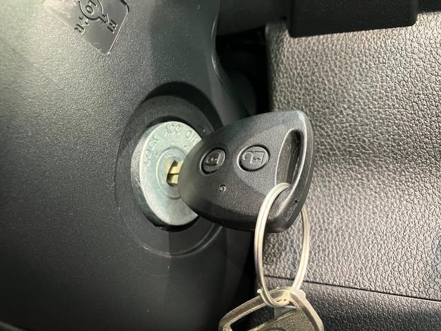 ハイゼットカーゴＤＸ　４ＷＤ　コーナーセンサー　オートライト　キーレス衝突被害軽減ブレーキ　スマアシ　パートタイム４ＷＤ　コーナーセンサー　前席パワーウインドウ　ＡＭ／ＦＭステレオ　両側スライドドア　オートライト　マニュアルレベリング（滋賀県）の中古車