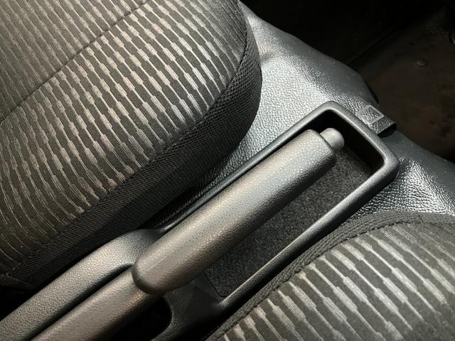 ハイゼットカーゴＤＸ　４ＷＤ　コーナーセンサー　オートライト　キーレス衝突被害軽減ブレーキ　スマアシ　パートタイム４ＷＤ　コーナーセンサー　前席パワーウインドウ　ＡＭ／ＦＭステレオ　両側スライドドア　オートライト　マニュアルレベリング（滋賀県）の中古車