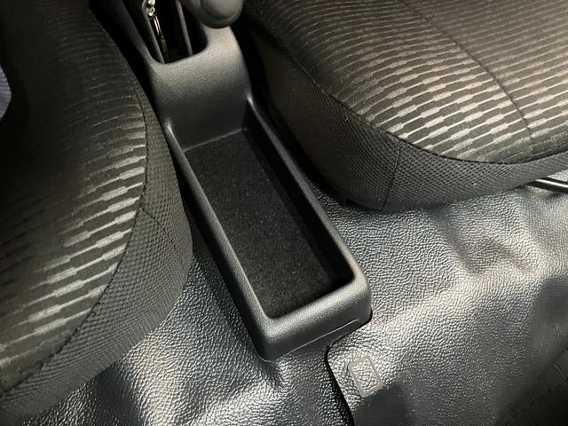 ハイゼットカーゴＤＸ　４ＷＤ　コーナーセンサー　オートライト　キーレス衝突被害軽減ブレーキ　スマアシ　パートタイム４ＷＤ　コーナーセンサー　前席パワーウインドウ　ＡＭ／ＦＭステレオ　両側スライドドア　オートライト　マニュアルレベリング（滋賀県）の中古車