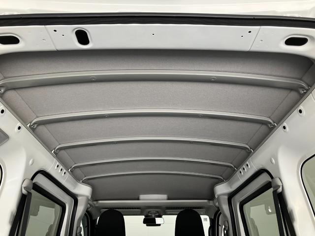 ハイゼットカーゴＤＸ　４ＷＤ　コーナーセンサー　オートライト　キーレス衝突被害軽減ブレーキ　スマアシ　パートタイム４ＷＤ　コーナーセンサー　前席パワーウインドウ　ＡＭ／ＦＭステレオ　両側スライドドア　オートライト　マニュアルレベリング（滋賀県）の中古車