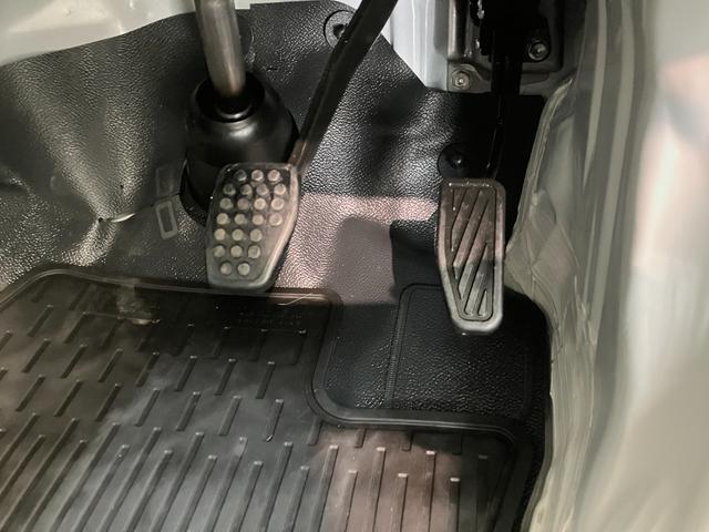 ハイゼットカーゴＤＸ　４ＷＤ　コーナーセンサー　オートライト　キーレス衝突被害軽減ブレーキ　スマアシ　パートタイム４ＷＤ　コーナーセンサー　前席パワーウインドウ　ＡＭ／ＦＭステレオ　両側スライドドア　オートライト　マニュアルレベリング（滋賀県）の中古車