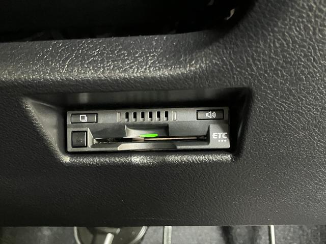 オーリスハイブリッド　９型フルセグナビ　バックカメラ　ドラレコトヨタセーフティセンス　９型フルセグナビ　ＤＶＤ再生　Ｂｌｕｅｔｏｏｔｈ　バックカメラ　ドラレコ　ＥＴＣ　ＬＥＤ　オートライト　オートエアコン　電動格納式ミラー　スマートキー　ハイブリッド車（滋賀県）の中古車