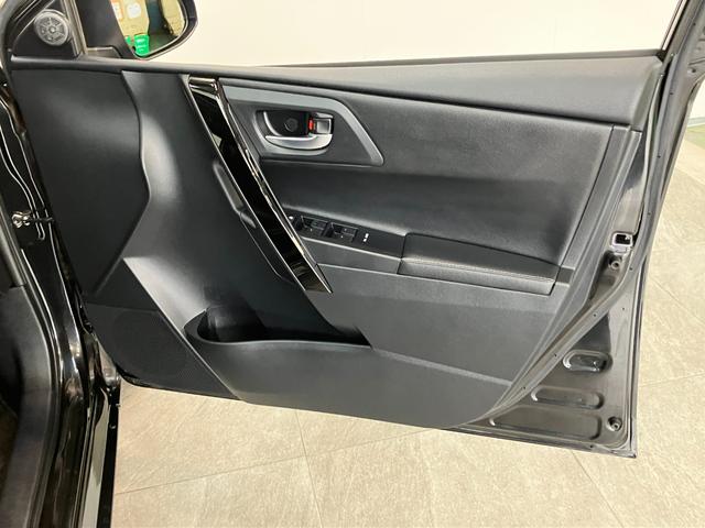 オーリスハイブリッド　９型フルセグナビ　バックカメラ　ドラレコトヨタセーフティセンス　９型フルセグナビ　ＤＶＤ再生　Ｂｌｕｅｔｏｏｔｈ　バックカメラ　ドラレコ　ＥＴＣ　ＬＥＤ　オートライト　オートエアコン　電動格納式ミラー　スマートキー　ハイブリッド車（滋賀県）の中古車