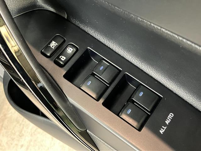 オーリスハイブリッド　９型フルセグナビ　バックカメラ　ドラレコトヨタセーフティセンス　９型フルセグナビ　ＤＶＤ再生　Ｂｌｕｅｔｏｏｔｈ　バックカメラ　ドラレコ　ＥＴＣ　ＬＥＤ　オートライト　オートエアコン　電動格納式ミラー　スマートキー　ハイブリッド車（滋賀県）の中古車