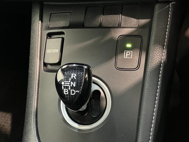 オーリスハイブリッド　９型フルセグナビ　バックカメラ　ドラレコトヨタセーフティセンス　９型フルセグナビ　ＤＶＤ再生　Ｂｌｕｅｔｏｏｔｈ　バックカメラ　ドラレコ　ＥＴＣ　ＬＥＤ　オートライト　オートエアコン　電動格納式ミラー　スマートキー　ハイブリッド車（滋賀県）の中古車