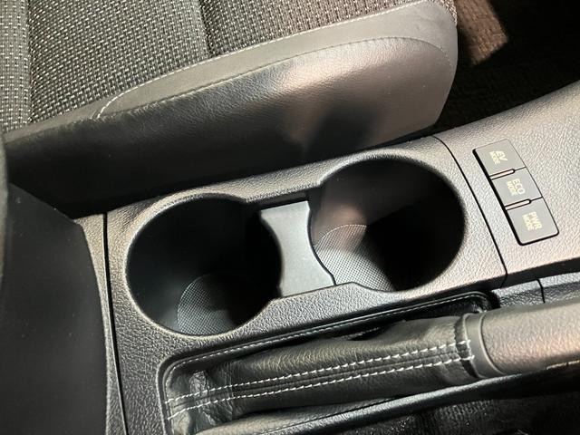 オーリスハイブリッド　９型フルセグナビ　バックカメラ　ドラレコトヨタセーフティセンス　９型フルセグナビ　ＤＶＤ再生　Ｂｌｕｅｔｏｏｔｈ　バックカメラ　ドラレコ　ＥＴＣ　ＬＥＤ　オートライト　オートエアコン　電動格納式ミラー　スマートキー　ハイブリッド車（滋賀県）の中古車