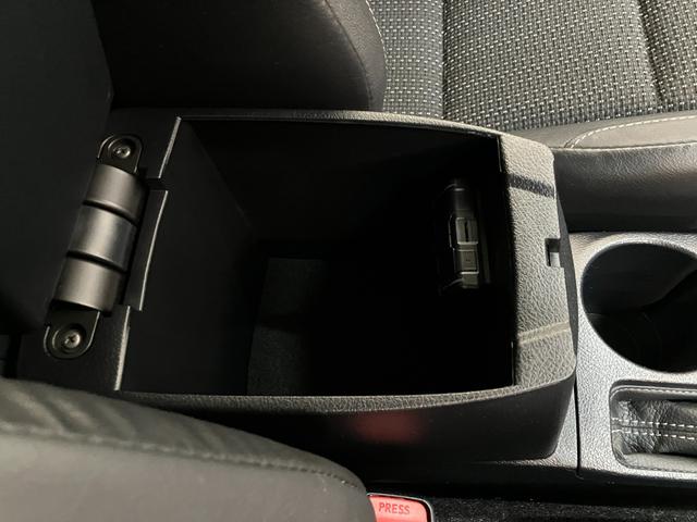 オーリスハイブリッド　９型フルセグナビ　バックカメラ　ドラレコトヨタセーフティセンス　９型フルセグナビ　ＤＶＤ再生　Ｂｌｕｅｔｏｏｔｈ　バックカメラ　ドラレコ　ＥＴＣ　ＬＥＤ　オートライト　オートエアコン　電動格納式ミラー　スマートキー　ハイブリッド車（滋賀県）の中古車