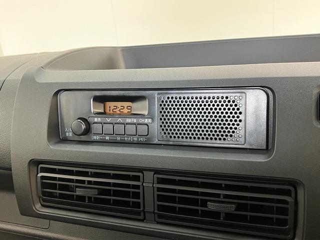 ハイゼットトラックスタンダード　パートタイム４ＷＤ　５ＭＴ　オートライト衝突被害軽減ブレーキ　コーナーセンサー　パートタイム４ＷＤ　ＡＭ／ＦＭラジオ　マニュアルエアコン　マニュアルレベリング　オートライト　５速マニュアルミッション車（滋賀県）の中古車