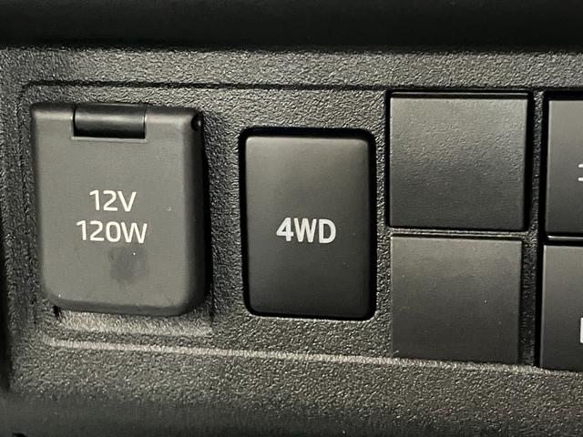 ハイゼットトラックスタンダード　パートタイム４ＷＤ　５ＭＴ　オートライト衝突被害軽減ブレーキ　コーナーセンサー　パートタイム４ＷＤ　ＡＭ／ＦＭラジオ　マニュアルエアコン　マニュアルレベリング　オートライト　５速マニュアルミッション車（滋賀県）の中古車