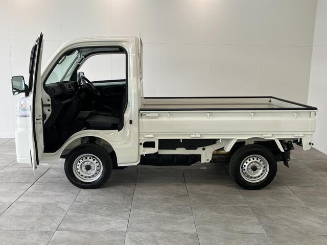 ハイゼットトラックスタンダード　パートタイム４ＷＤ　５ＭＴ　オートライト衝突被害軽減ブレーキ　コーナーセンサー　パートタイム４ＷＤ　ＡＭ／ＦＭラジオ　マニュアルエアコン　マニュアルレベリング　オートライト　５速マニュアルミッション車（滋賀県）の中古車