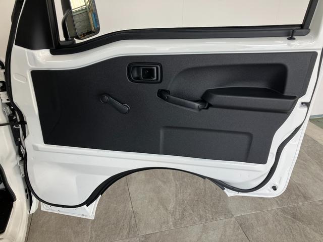 ハイゼットトラックスタンダード　パートタイム４ＷＤ　５ＭＴ　オートライト衝突被害軽減ブレーキ　コーナーセンサー　パートタイム４ＷＤ　ＡＭ／ＦＭラジオ　マニュアルエアコン　マニュアルレベリング　オートライト　５速マニュアルミッション車（滋賀県）の中古車