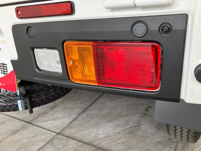 ハイゼットトラックスタンダード　パートタイム４ＷＤ　５ＭＴ　オートライト衝突被害軽減ブレーキ　コーナーセンサー　パートタイム４ＷＤ　ＡＭ／ＦＭラジオ　マニュアルエアコン　マニュアルレベリング　オートライト　５速マニュアルミッション車（滋賀県）の中古車