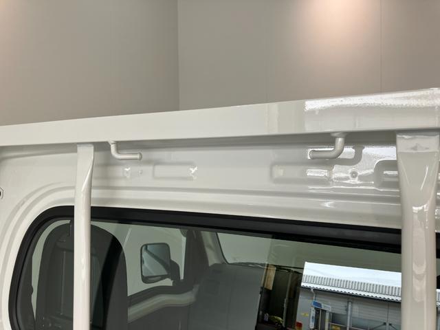 ハイゼットトラックスタンダード　パートタイム４ＷＤ　５ＭＴ　オートライト衝突被害軽減ブレーキ　コーナーセンサー　パートタイム４ＷＤ　ＡＭ／ＦＭラジオ　マニュアルエアコン　マニュアルレベリング　オートライト　５速マニュアルミッション車（滋賀県）の中古車