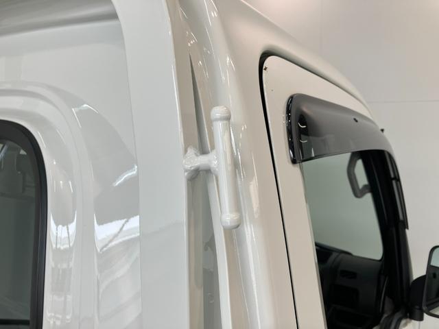 ハイゼットトラックスタンダード　パートタイム４ＷＤ　５ＭＴ　オートライト衝突被害軽減ブレーキ　コーナーセンサー　パートタイム４ＷＤ　ＡＭ／ＦＭラジオ　マニュアルエアコン　マニュアルレベリング　オートライト　５速マニュアルミッション車（滋賀県）の中古車