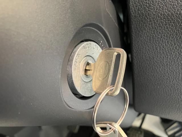 ハイゼットトラックスタンダード　パートタイム４ＷＤ　５ＭＴ　オートライト衝突被害軽減ブレーキ　コーナーセンサー　パートタイム４ＷＤ　ＡＭ／ＦＭラジオ　マニュアルエアコン　マニュアルレベリング　オートライト　５速マニュアルミッション車（滋賀県）の中古車