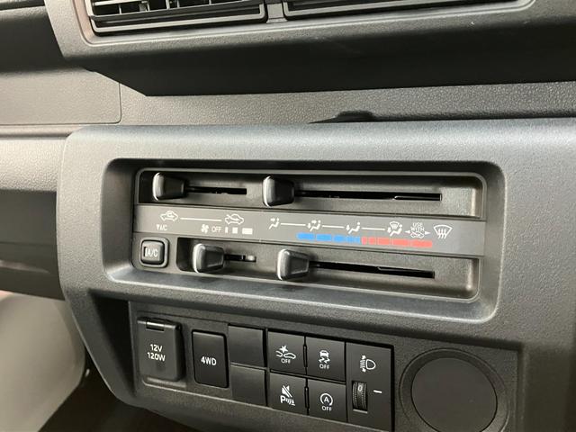 ハイゼットトラックスタンダード　パートタイム４ＷＤ　５ＭＴ　オートライト衝突被害軽減ブレーキ　コーナーセンサー　パートタイム４ＷＤ　ＡＭ／ＦＭラジオ　マニュアルエアコン　マニュアルレベリング　オートライト　５速マニュアルミッション車（滋賀県）の中古車