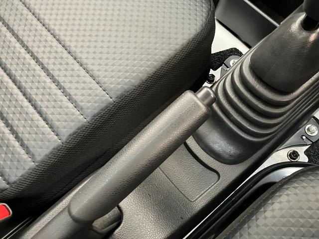 ハイゼットトラックスタンダード　パートタイム４ＷＤ　５ＭＴ　オートライト衝突被害軽減ブレーキ　コーナーセンサー　パートタイム４ＷＤ　ＡＭ／ＦＭラジオ　マニュアルエアコン　マニュアルレベリング　オートライト　５速マニュアルミッション車（滋賀県）の中古車