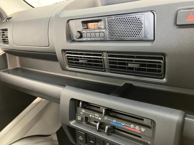 ハイゼットトラックスタンダード　パートタイム４ＷＤ　５ＭＴ　オートライト衝突被害軽減ブレーキ　コーナーセンサー　パートタイム４ＷＤ　ＡＭ／ＦＭラジオ　マニュアルエアコン　マニュアルレベリング　オートライト　５速マニュアルミッション車（滋賀県）の中古車