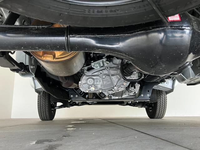 ハイゼットトラックスタンダード　パートタイム４ＷＤ　５ＭＴ　オートライト衝突被害軽減ブレーキ　コーナーセンサー　パートタイム４ＷＤ　ＡＭ／ＦＭラジオ　マニュアルエアコン　マニュアルレベリング　オートライト　５速マニュアルミッション車（滋賀県）の中古車