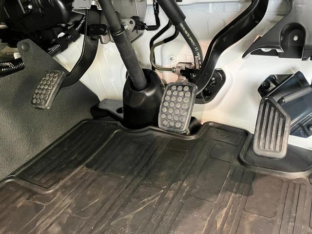 ハイゼットトラックスタンダード　パートタイム４ＷＤ　５ＭＴ　オートライト衝突被害軽減ブレーキ　コーナーセンサー　パートタイム４ＷＤ　ＡＭ／ＦＭラジオ　マニュアルエアコン　マニュアルレベリング　オートライト　５速マニュアルミッション車（滋賀県）の中古車